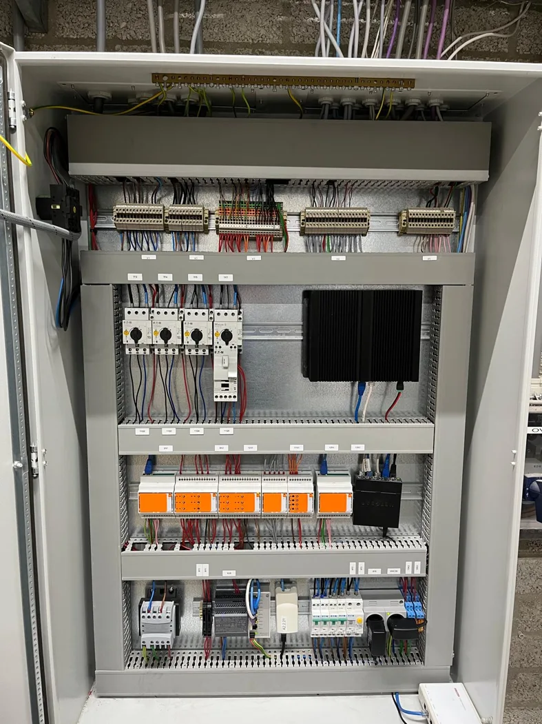 Regelkast gebouwbeheersysteem